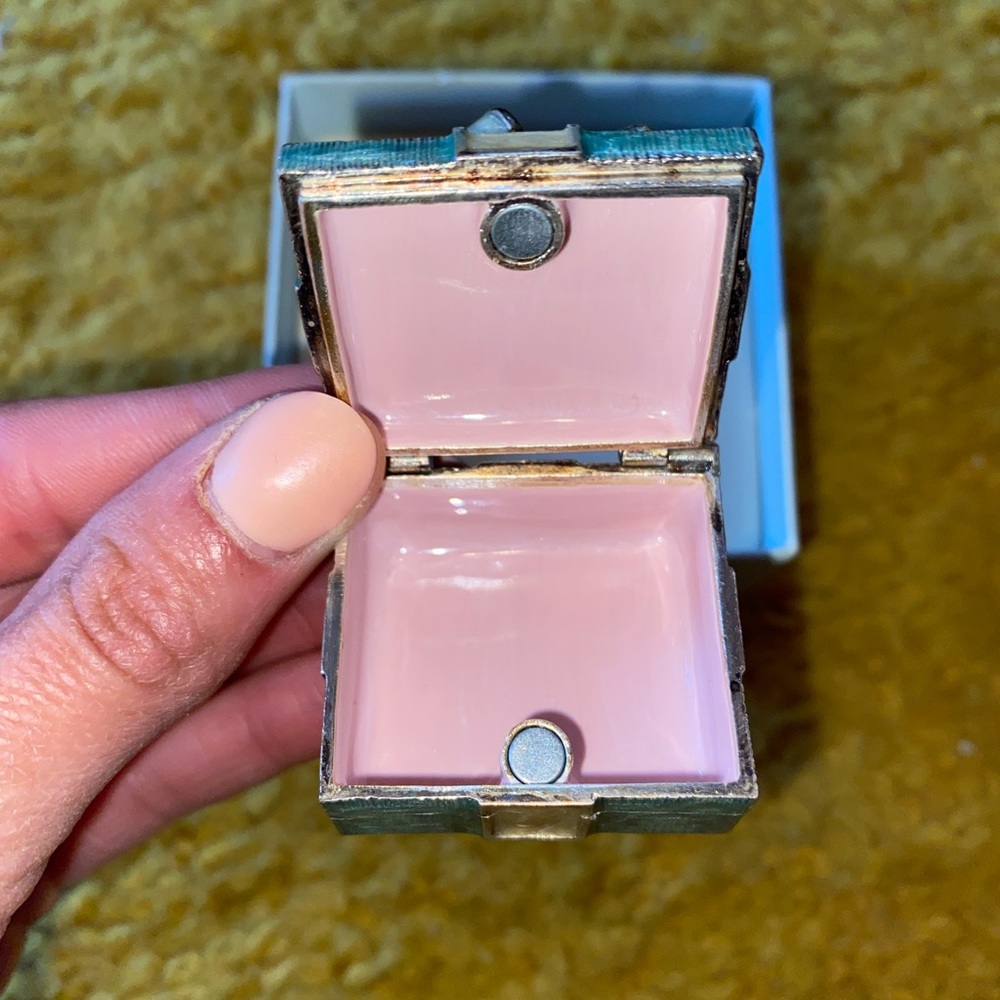 Monet Collectible Box - Picture 3 of 4